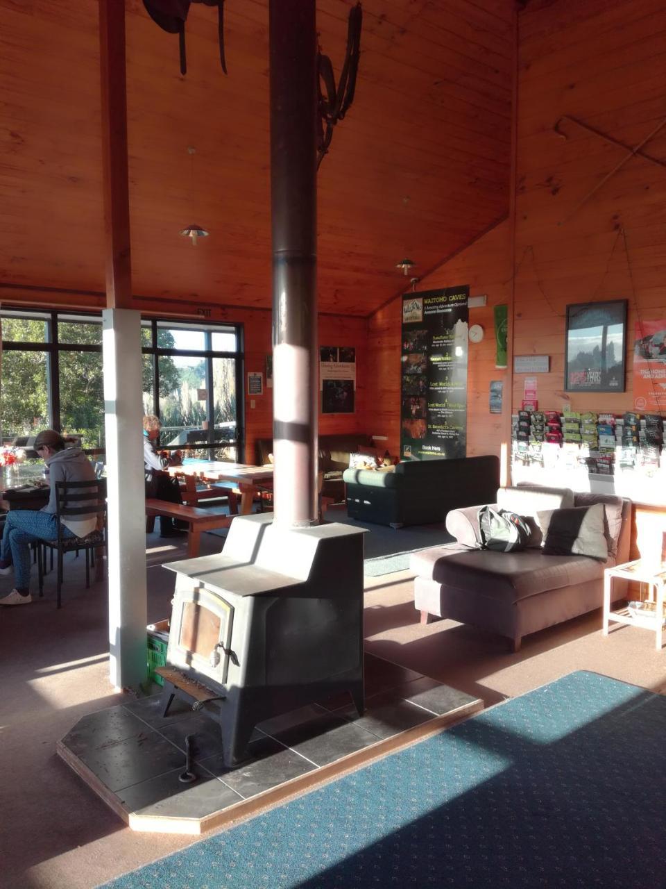 Junohall Backpackers ไวโตโมเคฟส์ ภายนอก รูปภาพ